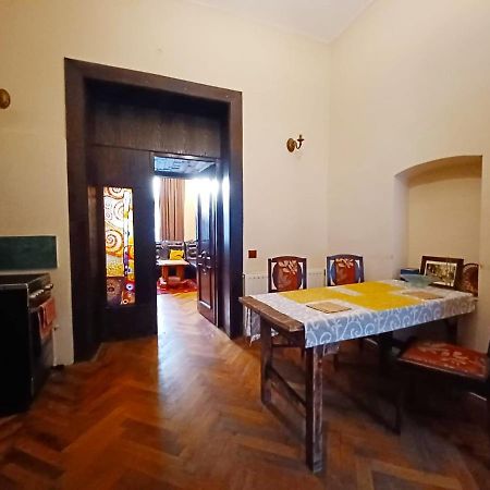 Aristocrat Vintage Apartment Braşov Buitenkant foto