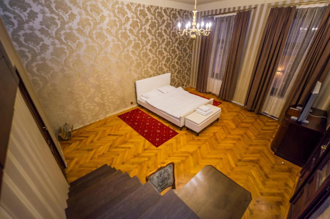 Aristocrat Vintage Apartment Braşov Buitenkant foto