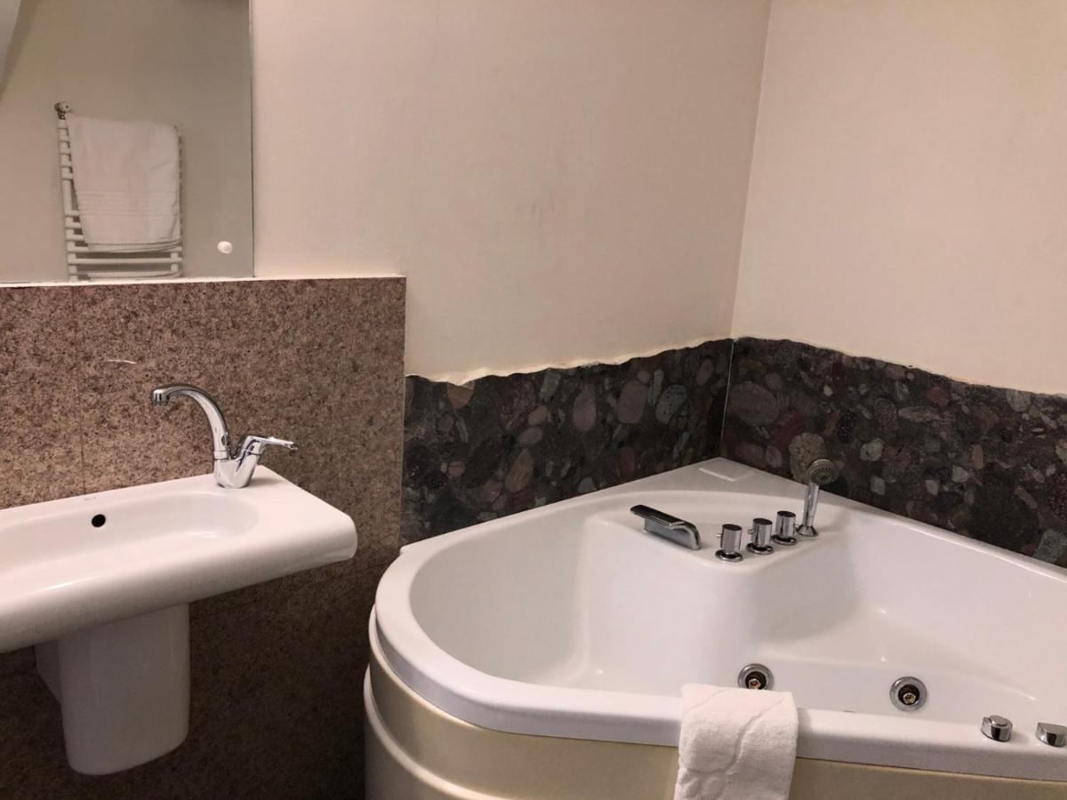 Aristocrat Vintage Apartment Braşov Buitenkant foto