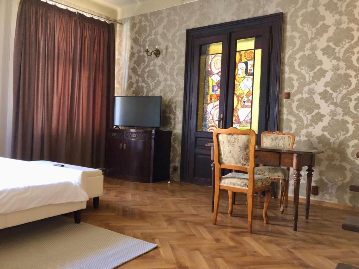 Aristocrat Vintage Apartment Braşov Buitenkant foto
