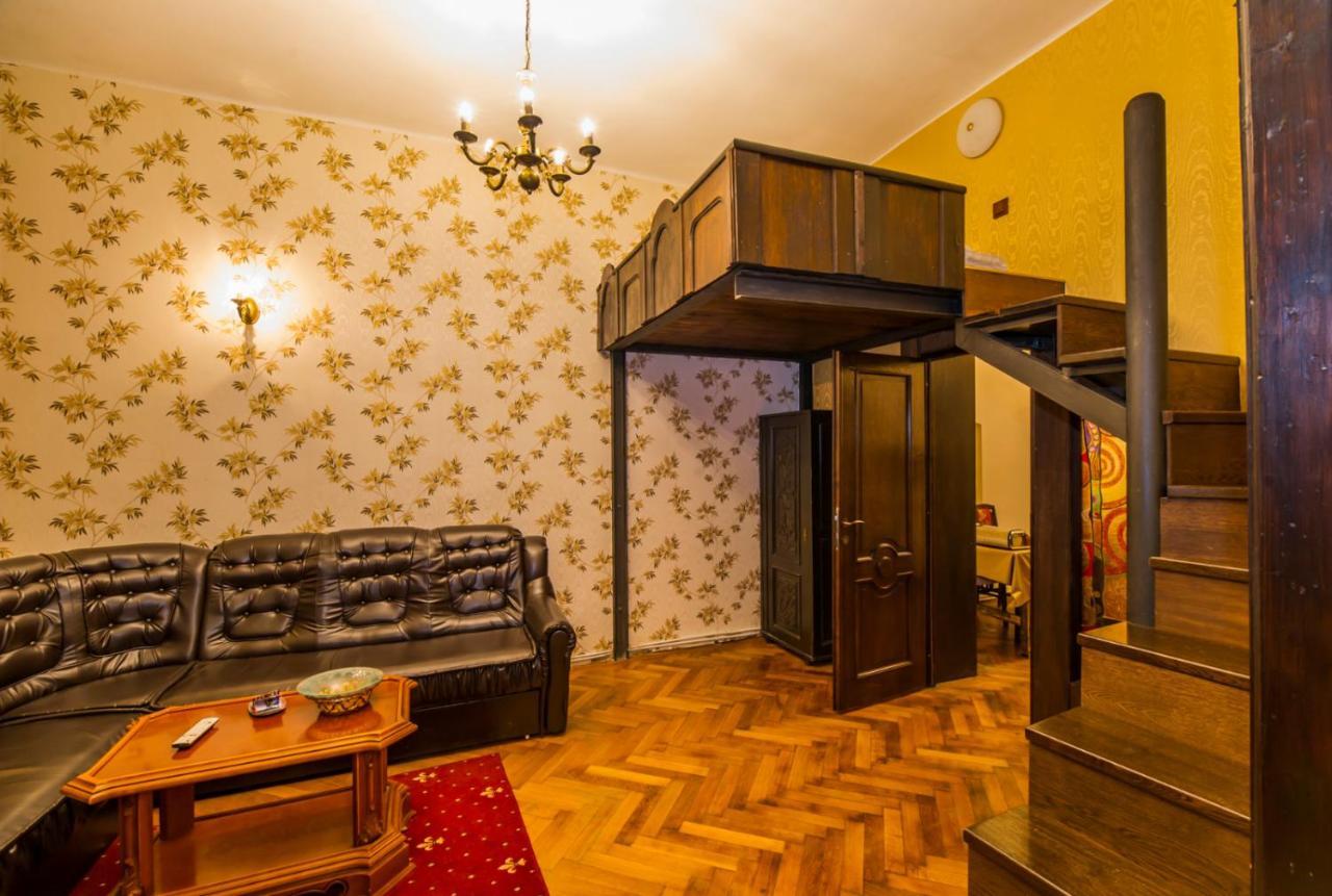 Aristocrat Vintage Apartment Braşov Buitenkant foto